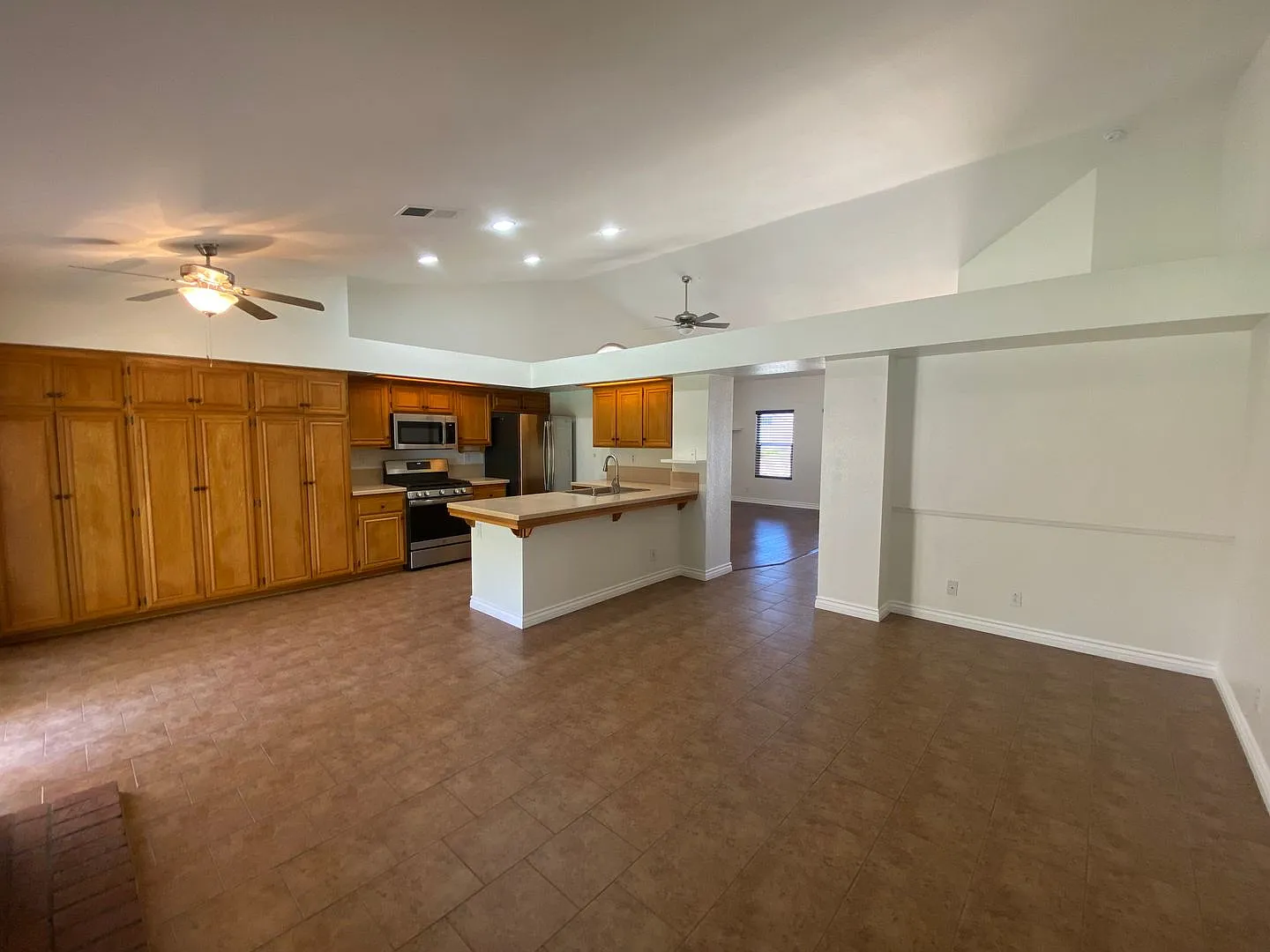 West Lancaster 4 Bedroom ! — Photo 3