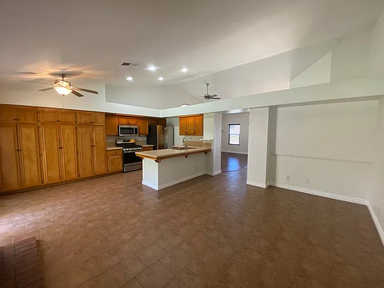 5828 W Avenue L11 — Photo 2