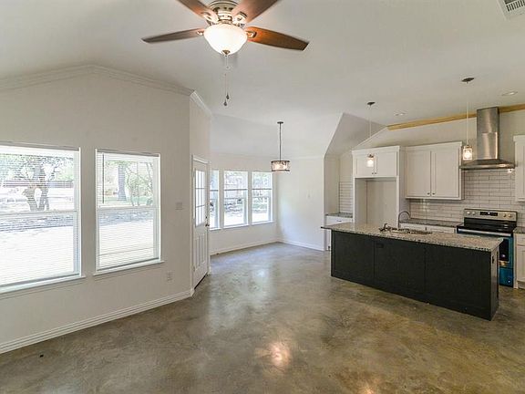 2nd image of 405 N Bois D Arc St