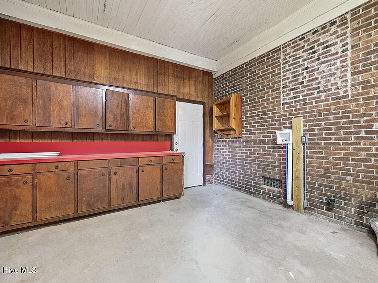 574 Simpson St — Photo 20