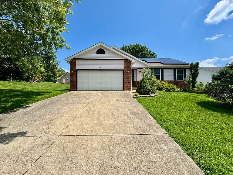 81 Englewood Dr — Photo 4