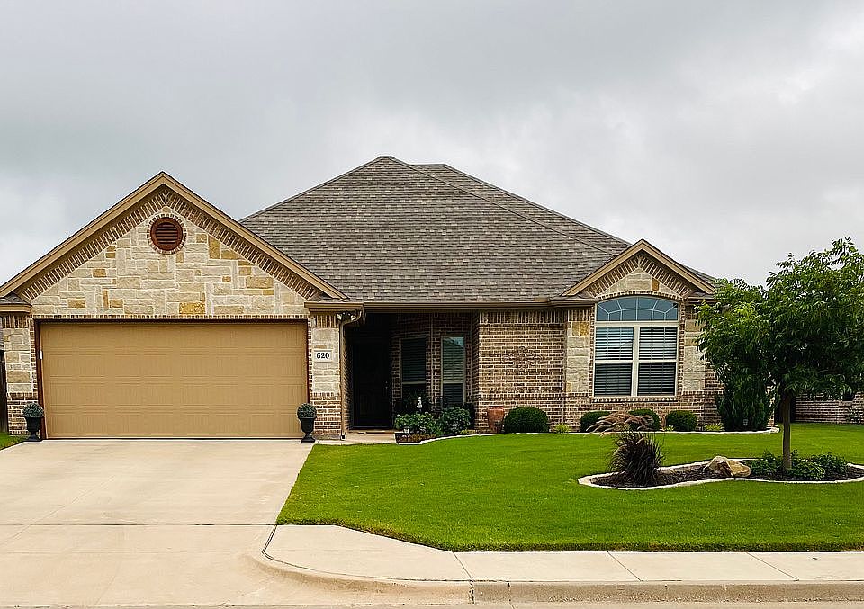 1st image of 620 Donna Cir