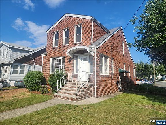 2nd image of 752 Ridge Rd