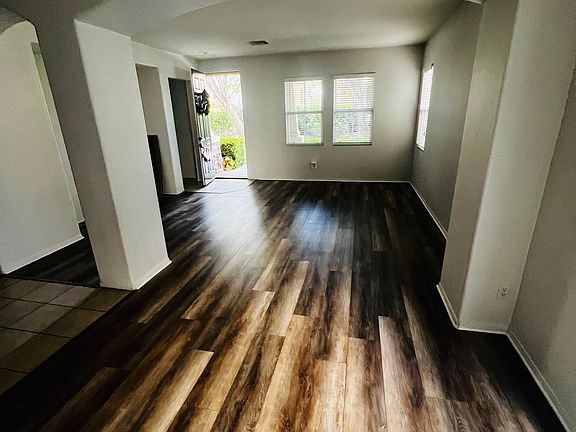 3rd image of 2550 Kenwood Ct