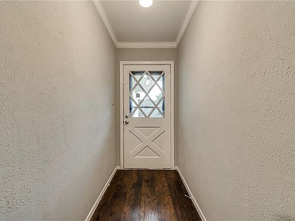 3rd image of 513 Cordova Cir