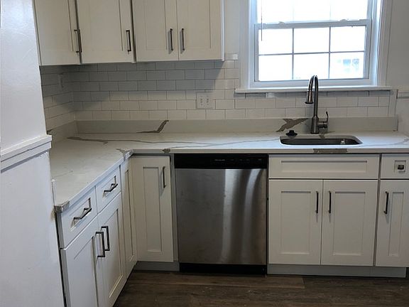 2nd image of 3304 W Grace St