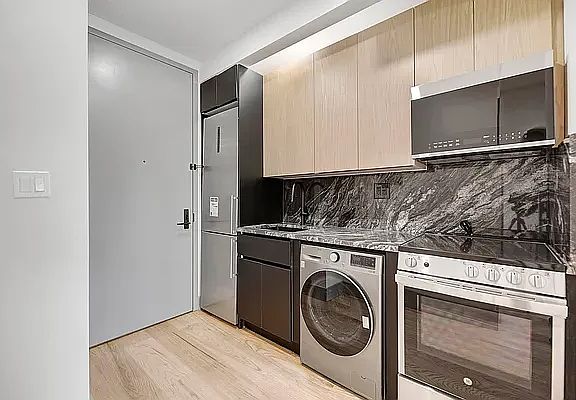 2nd image of 507 Herkimer St #2B