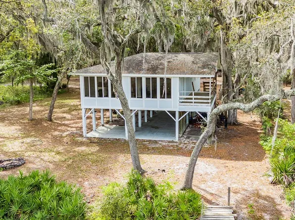 1090 Goldfinch Loop NE, Townsend, GA 31331