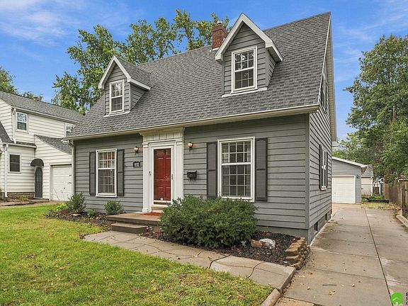 4th image of 832 S 32nd St