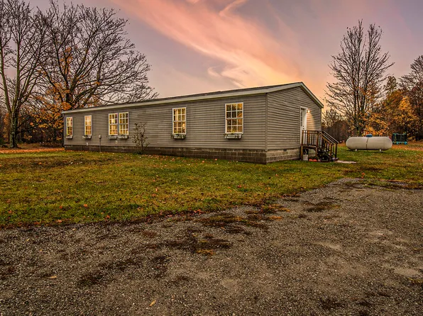 1865 E Zimmer Rd, Shelby, MI 49455
