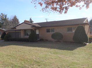 8430 Southfield Dr, Shelby Township, MI 48316