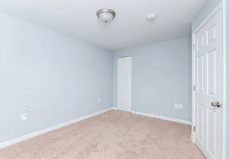 2032 Kelmore Rd — Photo 10