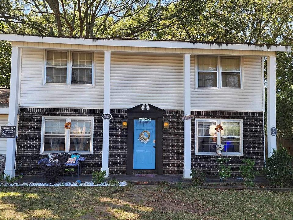 1st image of 305 Forrest Park Ct NW
