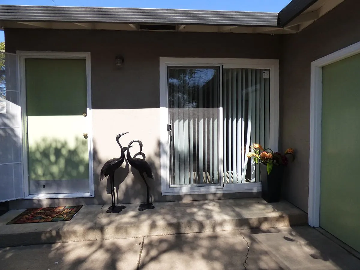2 bed, 768 sqft, $3,198 — Photo 3
