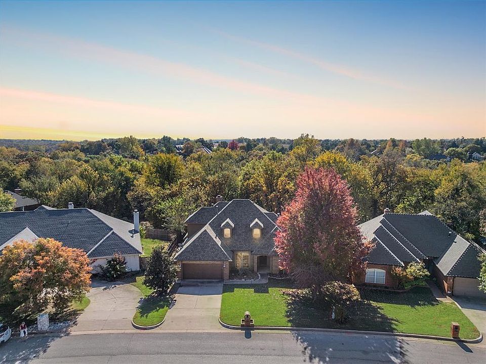 1st image of 1812 Oaks Way