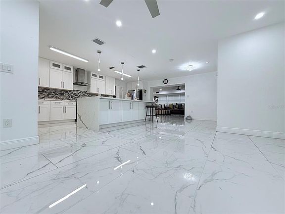 5th image of 1557 ROBINSON DRIVE N