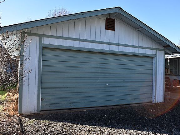 2 car garage w/storage room