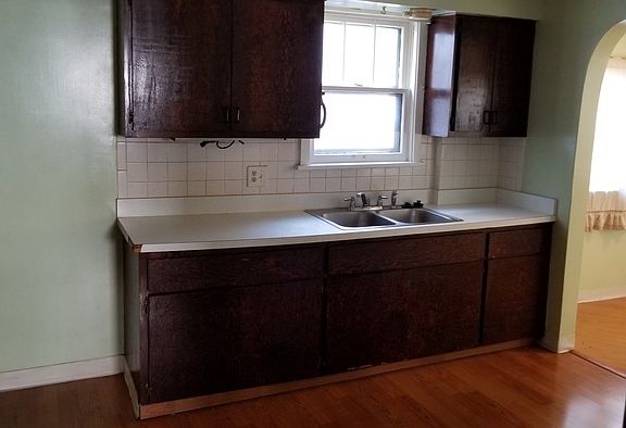 5th image of 289 Dana Ave