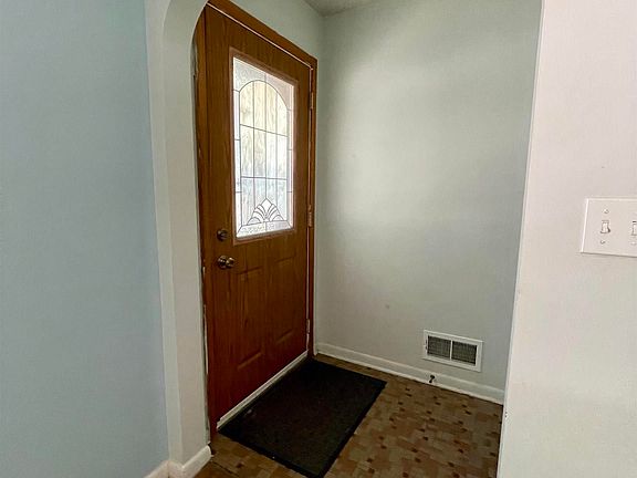 4th image of 12 Ruggles Rd