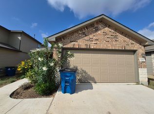 156 Middle Green Loop, Floresville, TX 78114