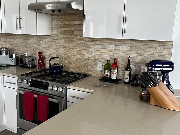 4th image of 555 Innes Ave #315