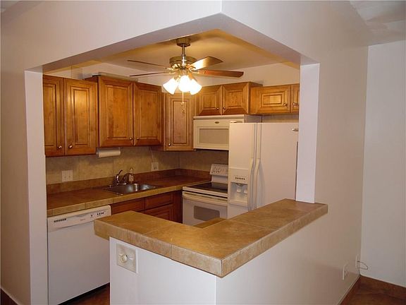 3rd image of 223 Markham K #223