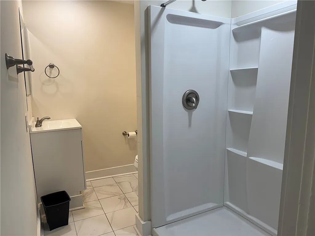 4 bed, 3.5 bath, $3,300 — Photo 4