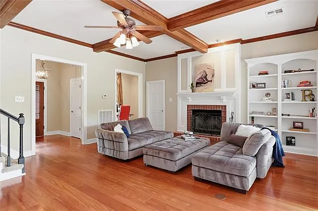 219 Nottoway Dr — Photo 3