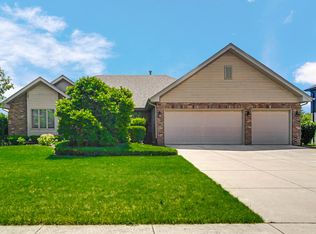 22420 Pine Ridge Dr, Frankfort, IL 60423