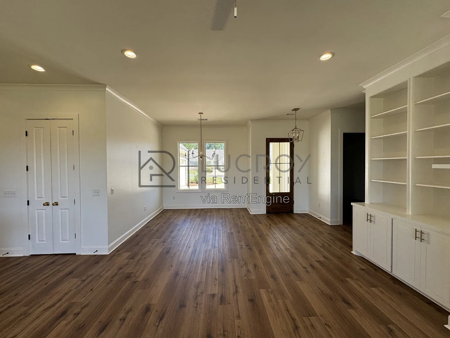 3 bed, 2.0 bath, 1956 sqft, $2,800 — Photo 2
