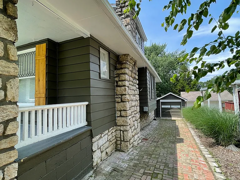 550 S Arlington Ave — Photo 5