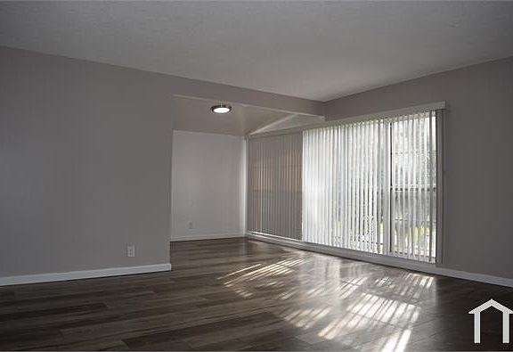 3rd image of 4515 Santo Tomas Dr APT 8