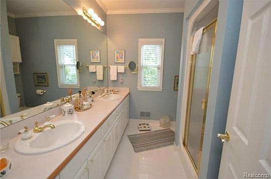 5th image of 2679 Sunnyknoll Ave