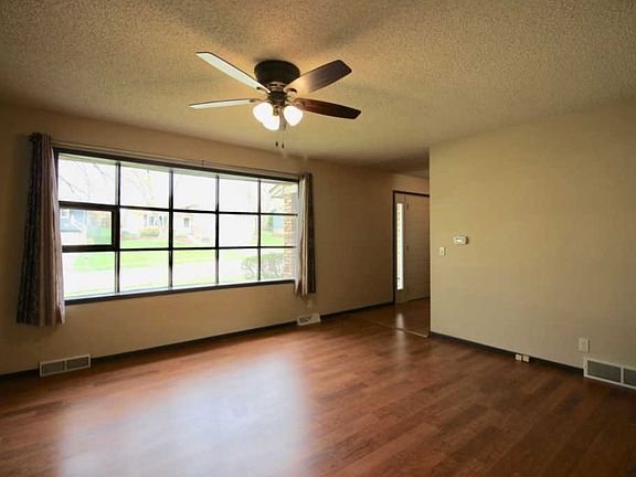 4th image of 2595 New Lexington Dr