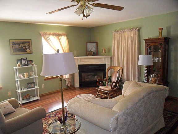 4th image of 850 Pinnell Ln