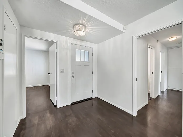 23008 Hamlin St — Photo 21