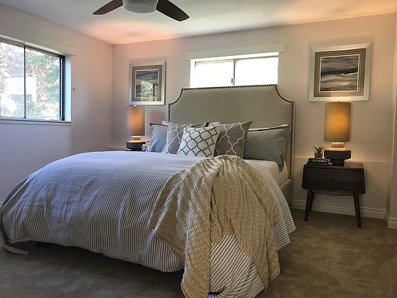 5th image of 3002 NE 44th St