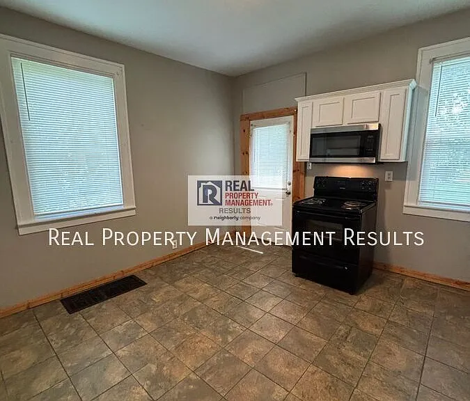 719 E Chandler Ave — Photo 7