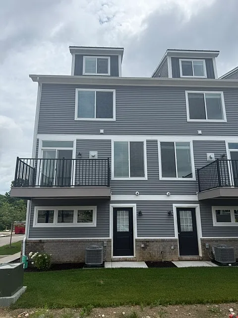 3 bed, 3.5 bath, 2130 sqft, $3,600 — Photo 3
