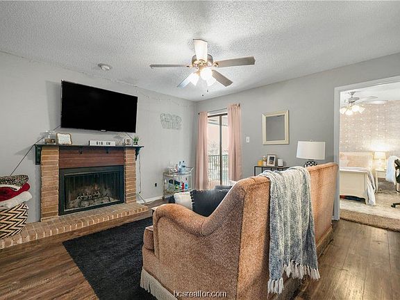 4th image of 1901 Holleman Dr W APT 102