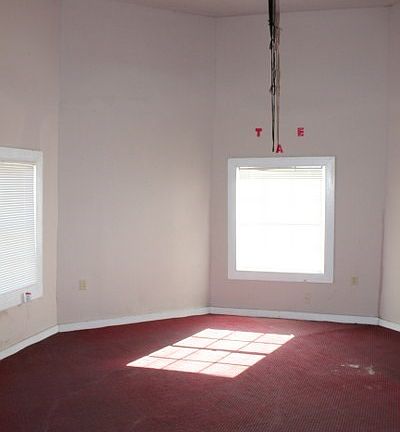 4th image of 302 Magnolia Ave