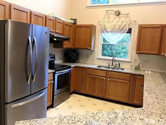4th image of 105 Stewart Ln #B