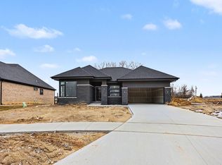 57078 Meadowridge Dr, Washington, MI 48094