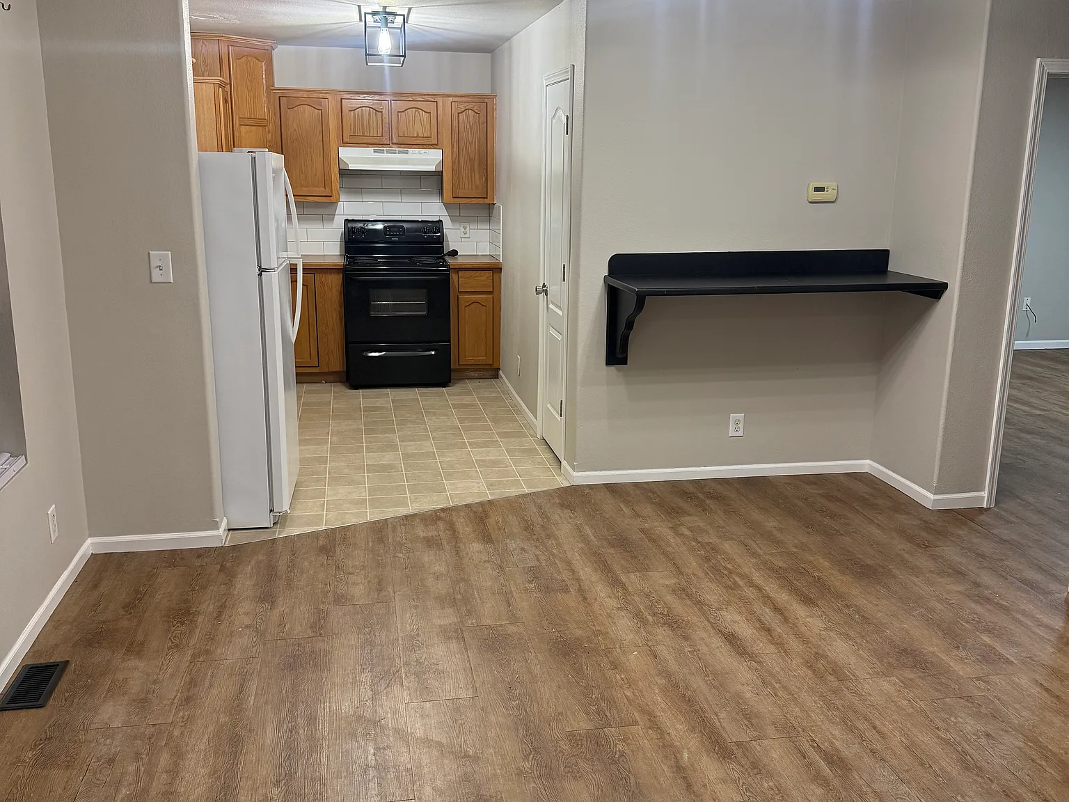 3 bed, 1100 sqft, $1,200 — Photo 2