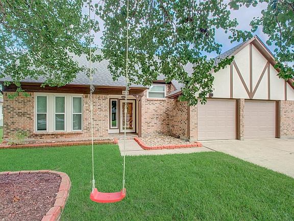 4th image of 4018 Sandlewood Dr