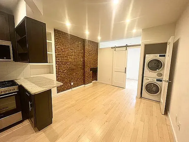 328 E 59th St #9 — Photo 3