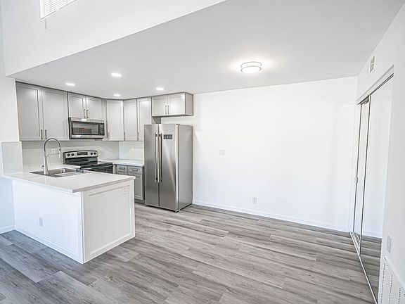 5th image of 25027 Peachland Ave Unit 259