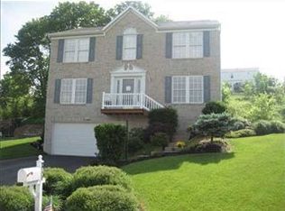354 Treetop Dr, Canonsburg, PA 15317