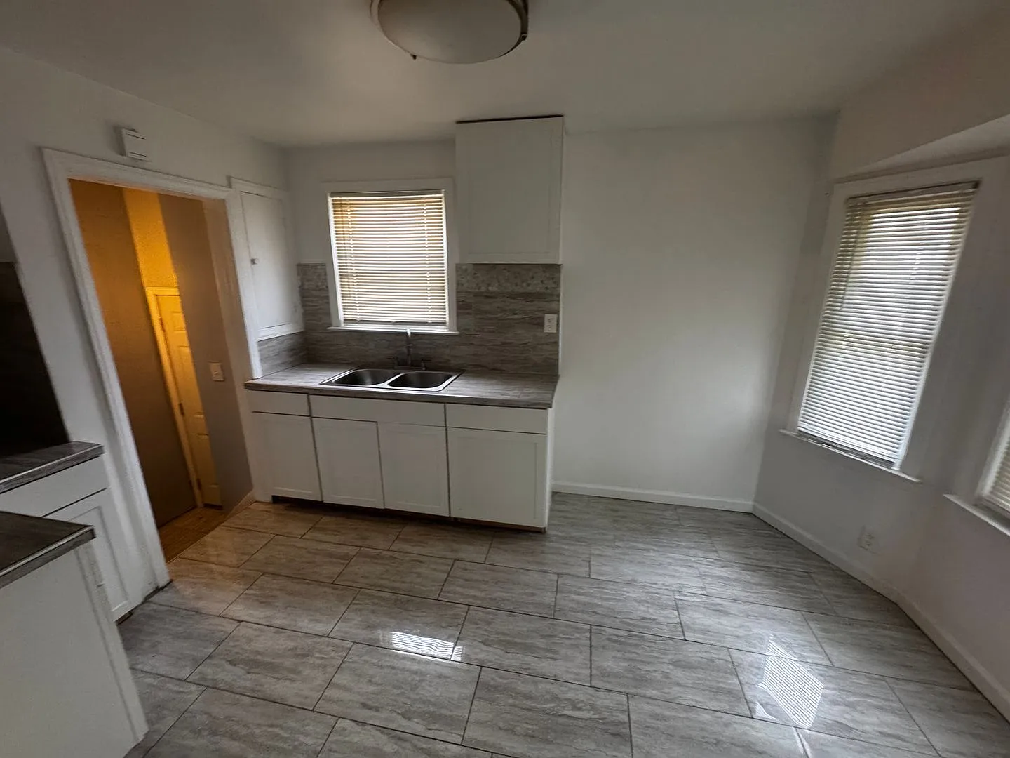 Beautifully updated large spacious home. Great neighbors — Photo 4