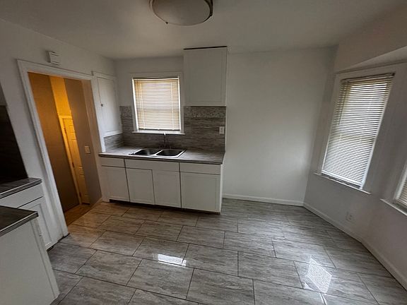 4th image of 20044 Ashton Ave